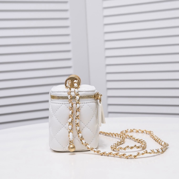 シャネルバッグ背面デザイン